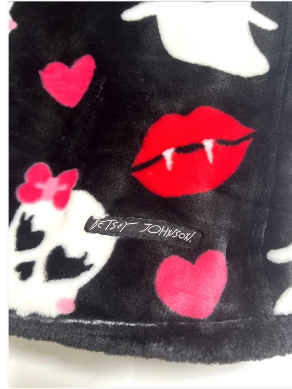 Betsey Johnson Halloween Plush Throw Blanket Ghost Skull Vampire 50x70 NEW
